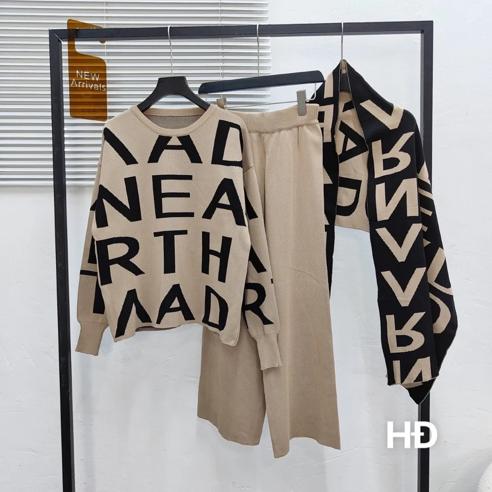 Set Knit Wear - Picture 1 of 3